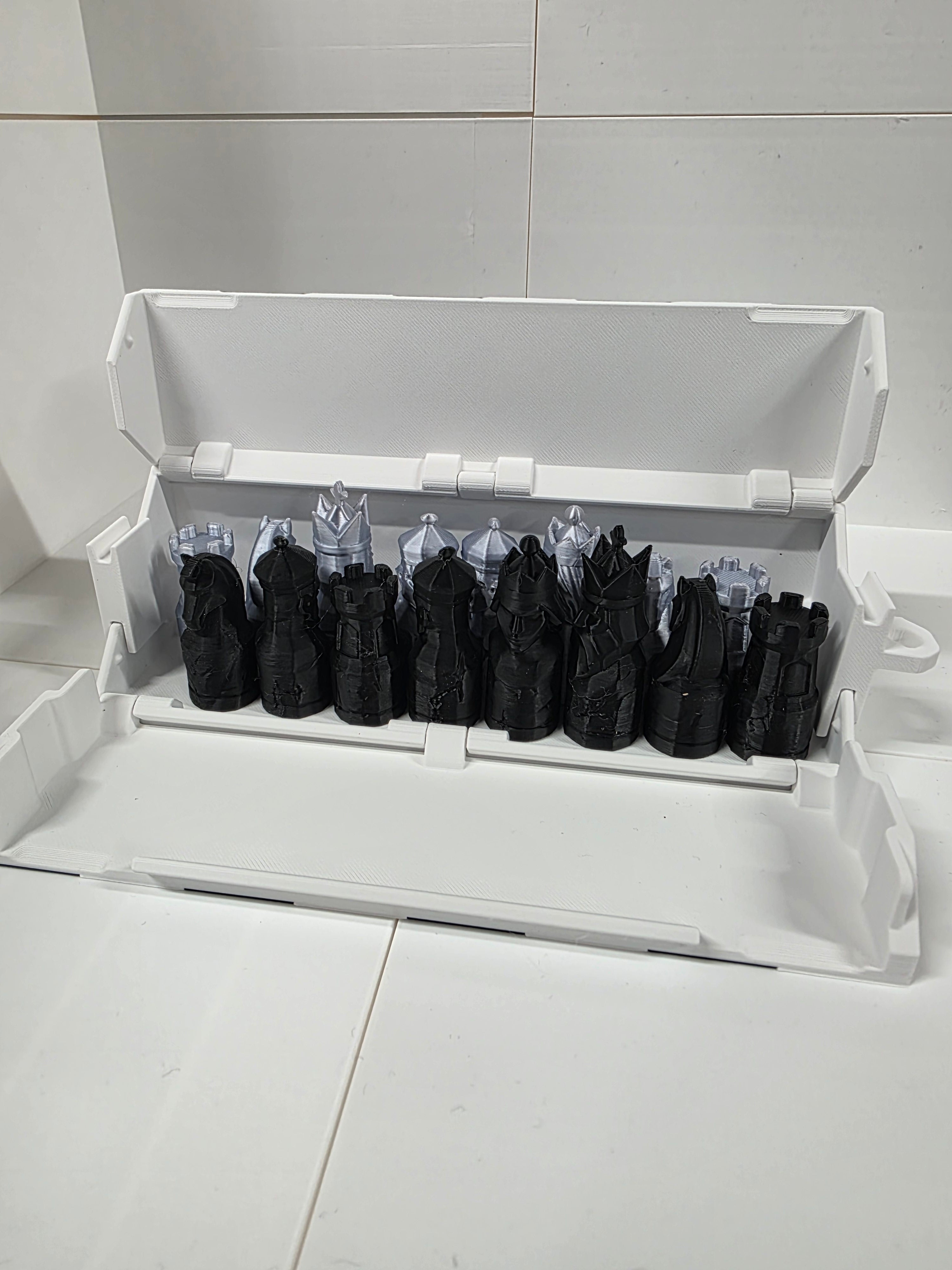 Portable chess game