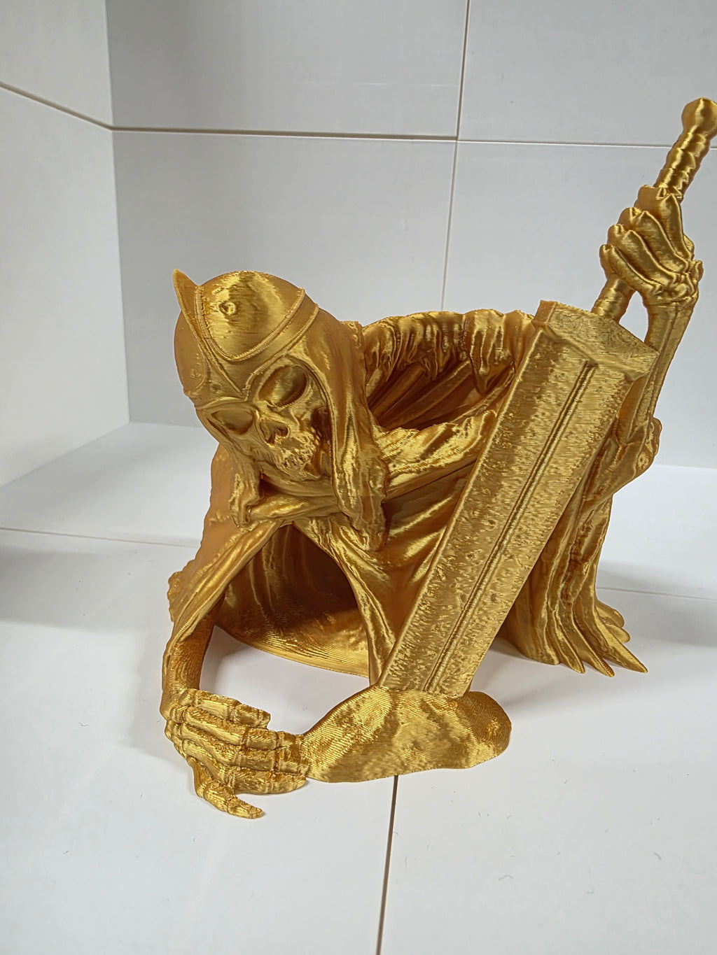 Golden knight skeleton dice tower