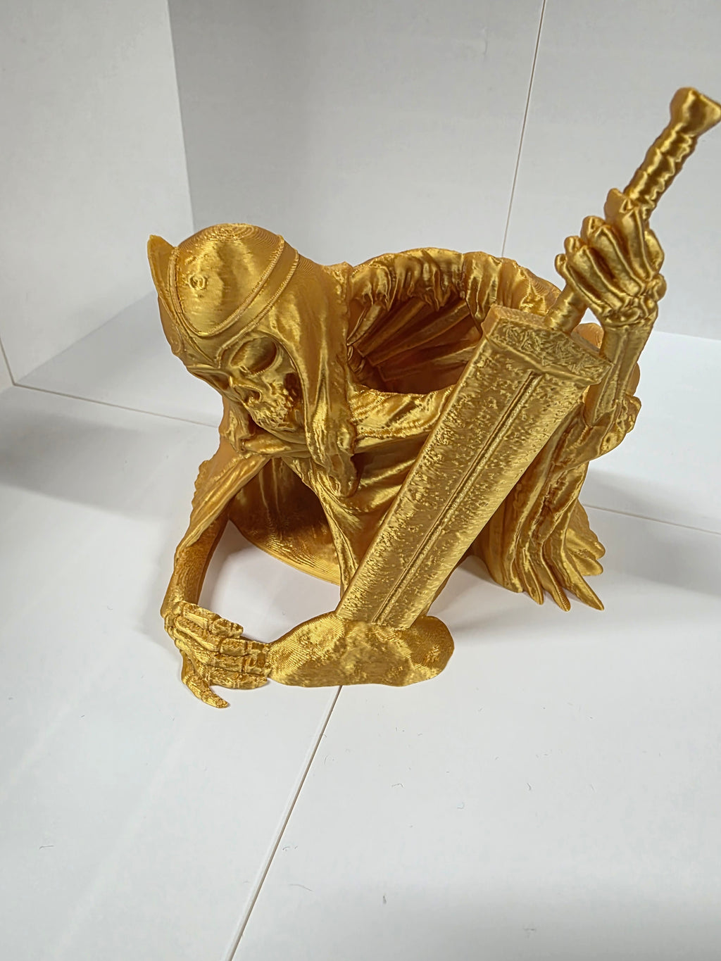 Golden knight skeleton dice tower